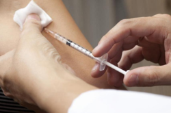 За сутки в Украине от коронавируса вакцинировали почти 101 тысячу человек