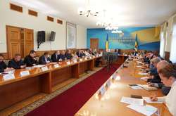 Голова Київської ОДА Василь Володін провів нараду з головами громад регіону