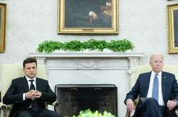  Речниця Джо Байдена стверджує, що згадка Володимира Зеленського в Pandora Papers не шкодить діалогу між Києвом і Вашингтоном 