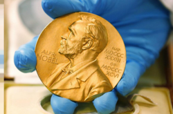 «Нобеля» по физике получили ученые за исследования климата и беспорядка 