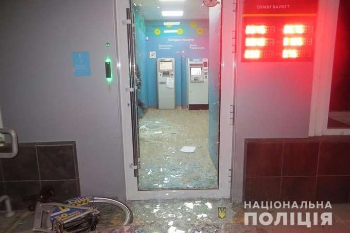 П’яний чоловік намагався пограбувати банк у Києві (фото)