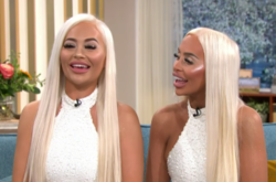 25-летние сестры-двойняшки Дейзи и Долли