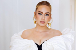 Певица Адель