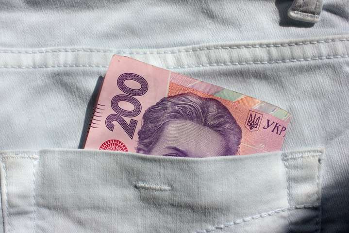 Мінімальна пенсія з 1 грудня збільшиться на 200 гривень 