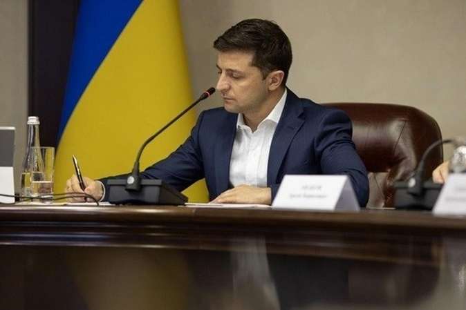 Зеленський звільнив чотирьох послів України