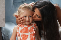 Певица Санта Димопулос с дочерью