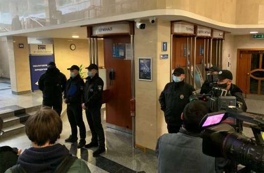 Поліція вручила підозру службовцю Укрексімбанку за напад на журналістів 