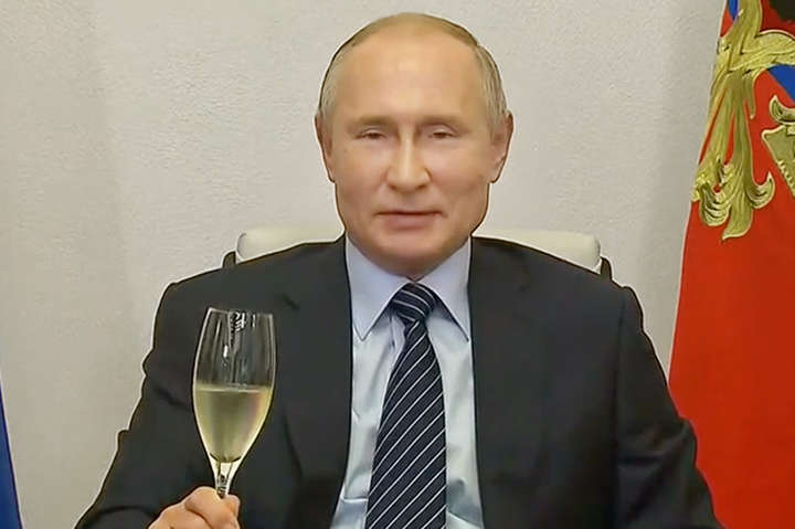 Диктатору – 69. Кремль розказав, у чиєму колі сьогодні святкує Путін
