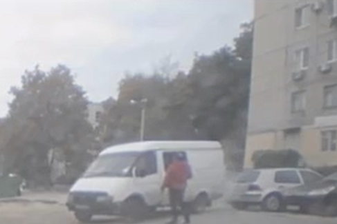 У Харкові чоловік «взяв зарплату» мікроавтобусом із картоплею, поцупивши автівку