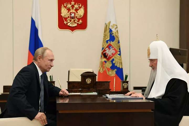 Глава церкви, яка керує українськими лаврами, привітав Путіна з днем народження