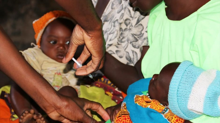 ВОЗ впервые рекомендовала вакцину от малярии для детей 