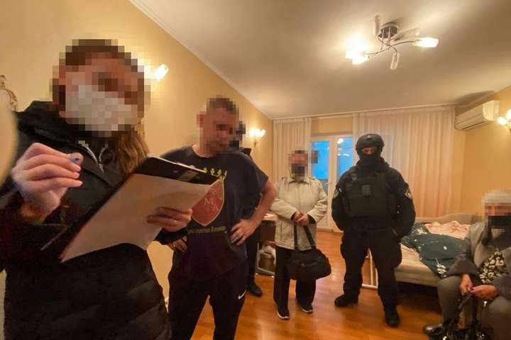 У Києві орудувала банда колекторів, які силою та погрозами вимагали гроші