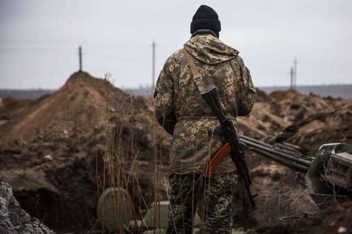 Доба на Донбасі: російські окупанти поранили українського військового
