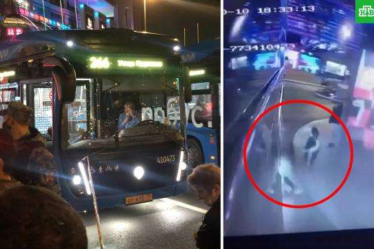 У Москві чоловік кинув дівчину під колеса автобуса (відео)
