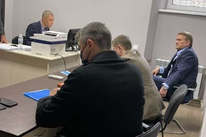 Медведчуку вручили клопотання про арешт або заставу в 1 млрд грн