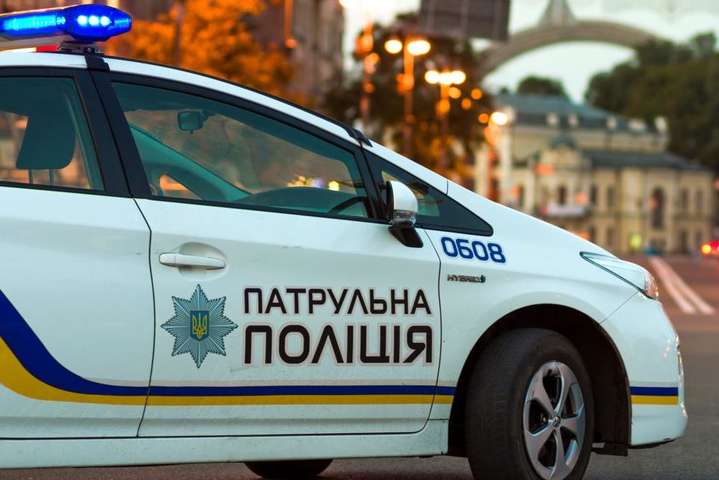 «Зірка» TikTok: українець заплатить штраф за те, що помочився на автомобіль патрульної поліції Києва
