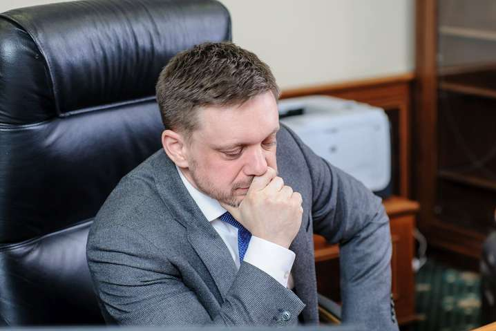 Нападение на журналистов: наблюдательный совет Укрэксимбанка уволил Мецгера