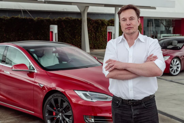 Илон Маск переносит штаб-квартиру Tesla 