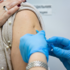 <p class="p1">Медики советуют делать третью прививку любой вакциной от коронавируса</p>