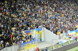 Українські вболівальники не змінюють традиції співати на стадіоні