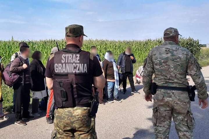 У Польщі затримали двох українців, які допомагали нелегальним мігрантам з Білорусі