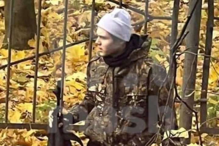 У Москві підліток у камуфляжі влаштував стрілянину біля школи (фото, відео)