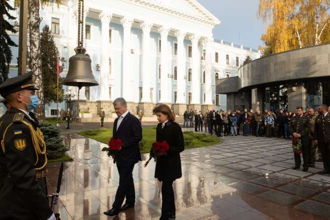 Порошенко з ветеранами вшанував пам’ять загиблих на війні захисників України