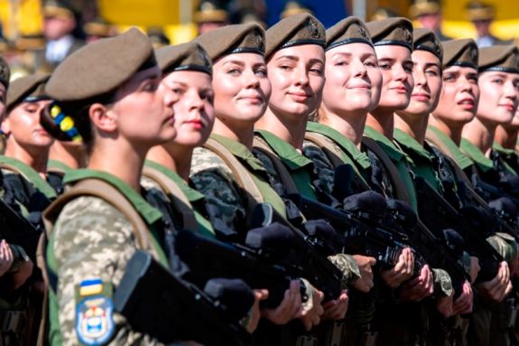 В Україні дозволять жінкам обіймати будь-які посади в армії