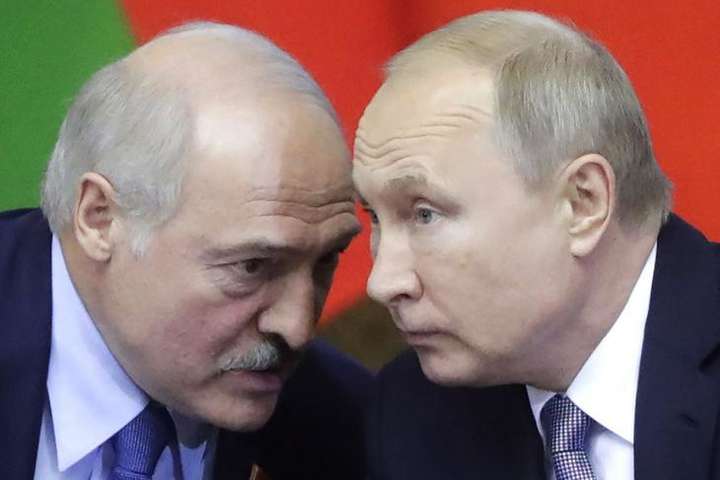Президенти-діктатори Лукашенко і Путін - Лукашенко намагається переплюнути Путіна