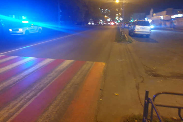 Під Києвом автомобіль збив дитину на переході і водій втік з місця ДТП (фото)