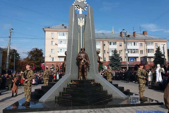 Пам’ятник захисникам відкрили у Житомирі (фото)