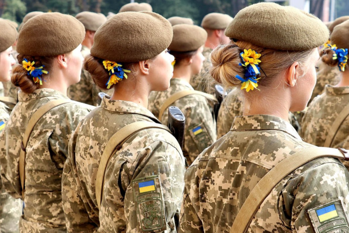 В Украине разрешат женщинам занимать любые должности в армии 