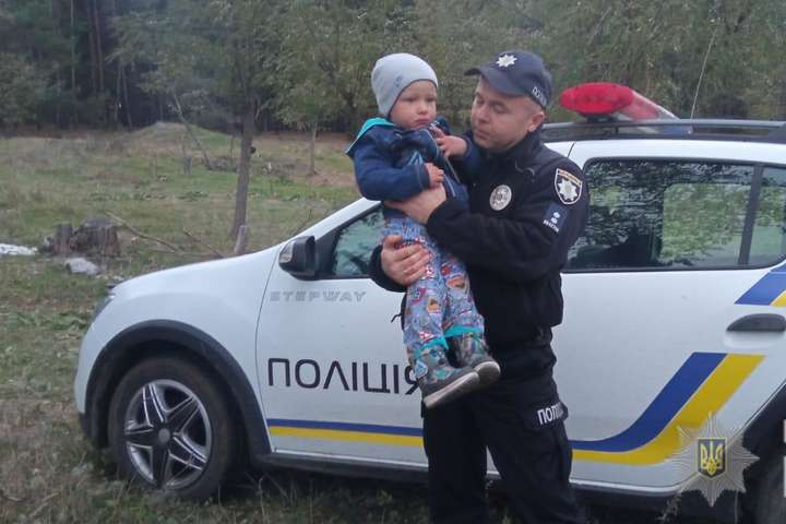 В Одеському лісі правоохоронці відшукали дворічного малюка (фото, відео)