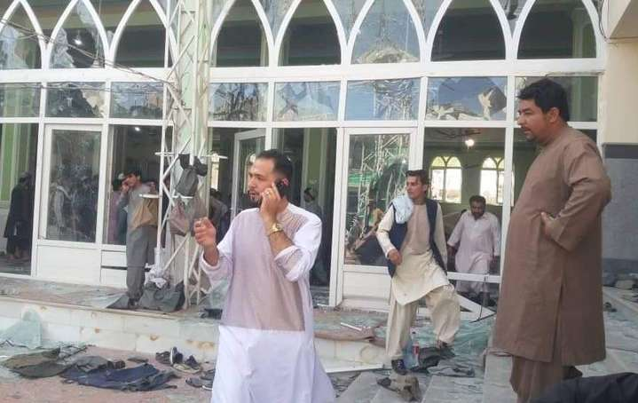 Террорист-смертник взорвал мечеть в Афганистане, десятки погибших