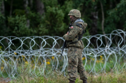 Польща: режим Лукашенка отримує від 2 до 14 тис. доларів з одного нелегального мігранта