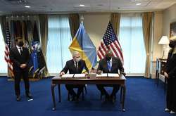 Ллойд Остін відвідає Україну