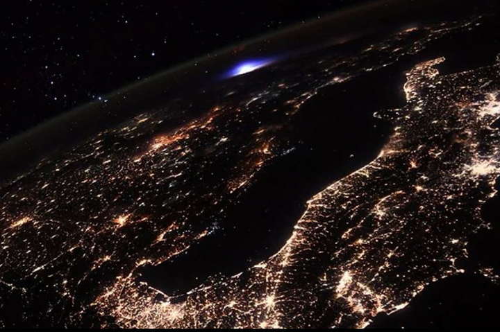 Астронавт сфотографував «атомний» спалах на Землі (фото)