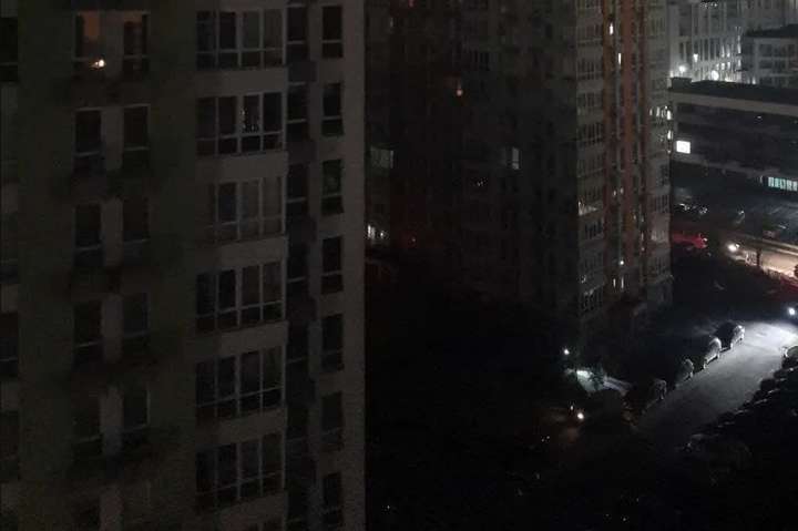 У Києві мешканці нового житлового комплексу – другу добу без світла та води