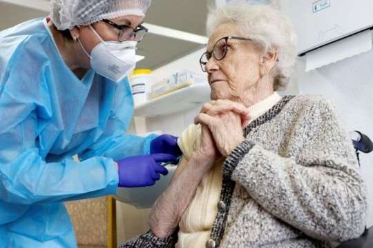 Віктор Ляшко закликав літніх людей «не вірити фрікам» та вакцинуватися