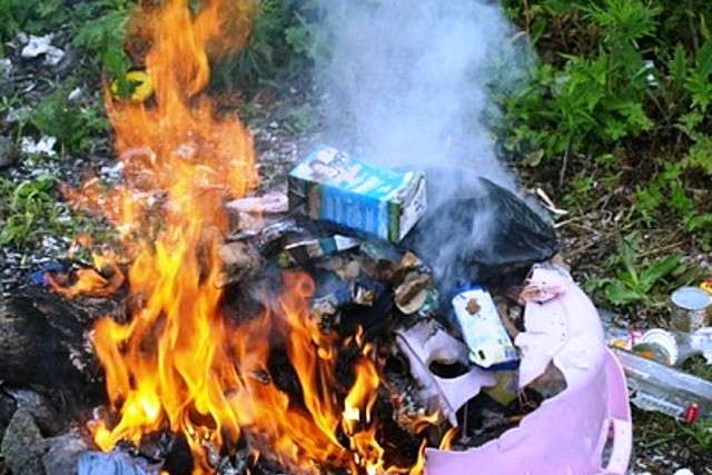 На Одещині чоловік отримав важкі опіки через спалювання сміття на подвір'ї