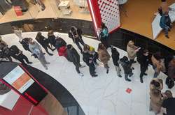  Черги на вакцинацію у столичному ТРЦ 