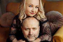 Екснардеп Береза весело привітав дружину із річницею весілля, чим потішив соцмережі