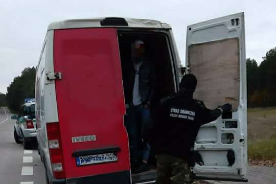 У Польщі затримали українця: перевозив 27 нелегалів з Іраку