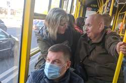 Значна кількість киян перестали дотримуватися маскового режиму у громадському транспорті