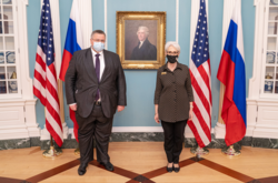 Вице-премьер России из-за костюма оконфузился на встрече с заместителем госсекретаря США (фото) 