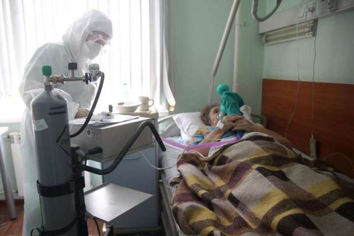 Covid-ліжка в українських лікарнях зайняті майже на 60%