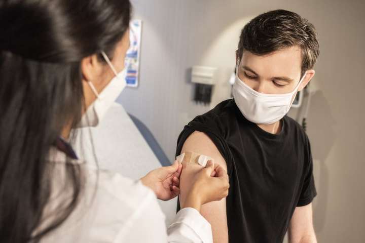 Незабаром українські підлітки також зможуть зробити щеплення від коронавірусу - В Україні буде вакцинація дітей – Радуцький