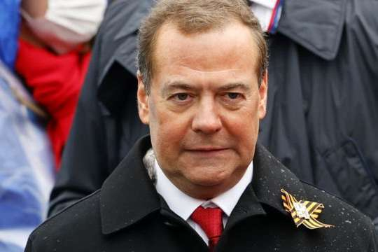 Пресс-секретарь Зеленского: Медведев – это представитель «политического кладбища» 