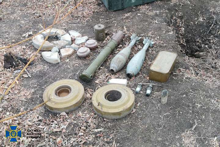 СБУ виявила у Донецькій області та Херсоні схрони з патронами та вибухівкою