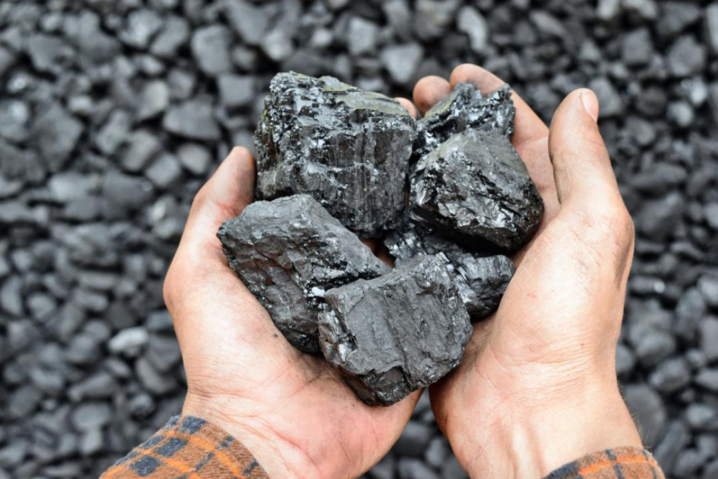 Больше половины энергоблоков государственных ТЭС не работают из-за нехватки угля